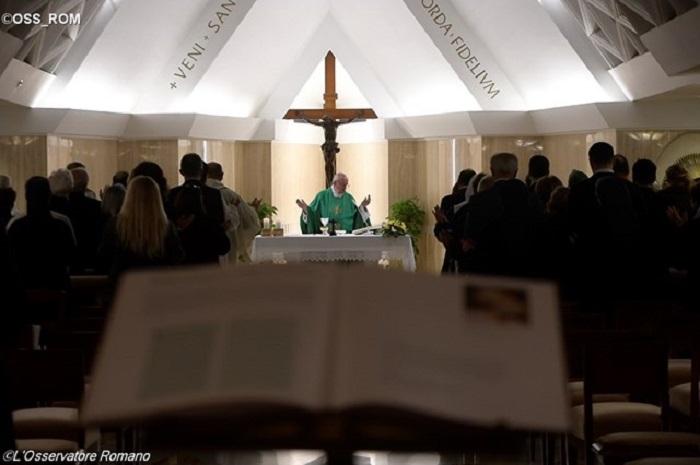 Papa: rezar para conhecer Jesus; o catecismo não é suficiente