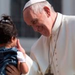 Papa Francisco: Por trás da violência e do ódio há pessoas infelizes