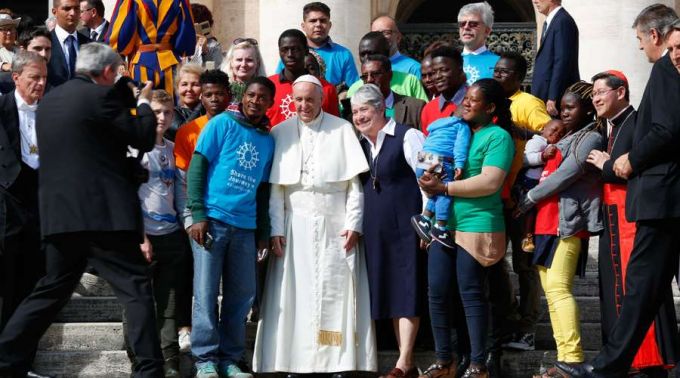 Papa lança campanha da Caritas para acolhida de migrantes e refugiados