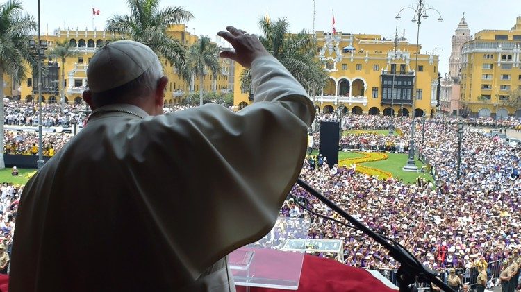 Angelus com o Papa no Peru: não se pode "photoshopear" o coração