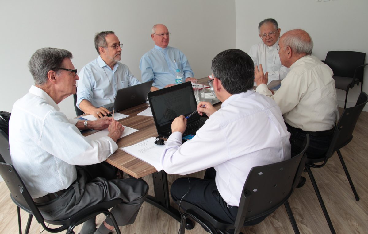 Comissão Especial para os Bispos Eméritos da CNBB realizou reunião em Brasília (DF)
