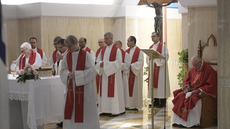 Papa na Casa Santa Marta: o bispo é um servidor, não um príncipe
