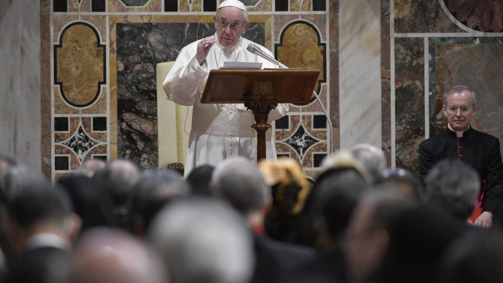 Papa aos diplomatas: nacionalismos não prevaleçam sobre a justiça e o direito