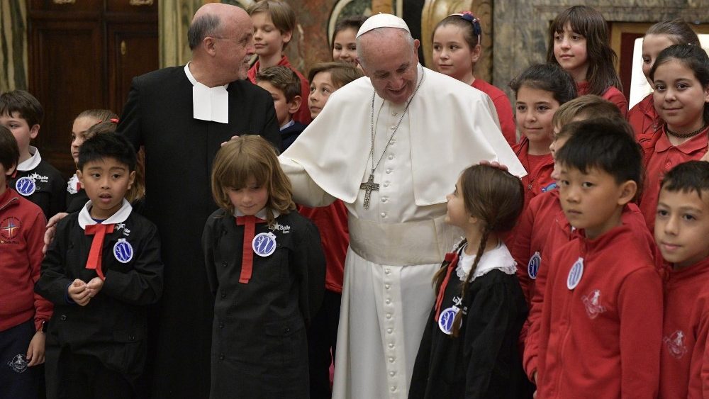Papa aos Lassalistas: a educação não pode ser apenas um trabalho, mas uma missão