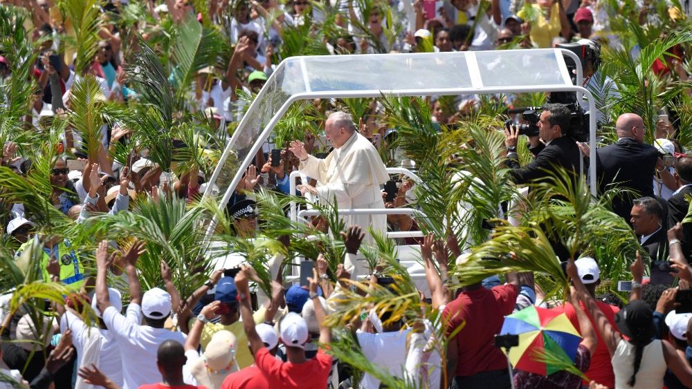 Papa celebra missa em Maurício: jovens são a primeira missão da Igreja