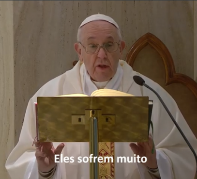O Papa na Missa reza pelos detentos e convida à Comunhão espiritual