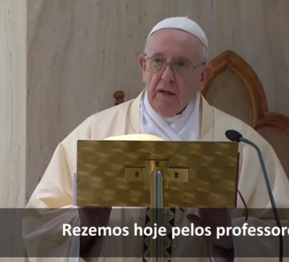 O Papa reza pelos professores e alunos neste tempo de pandemia